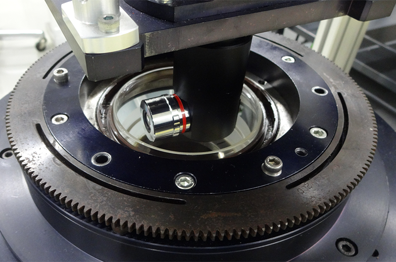Equipment for visualizing the sliding surface of an oil seal