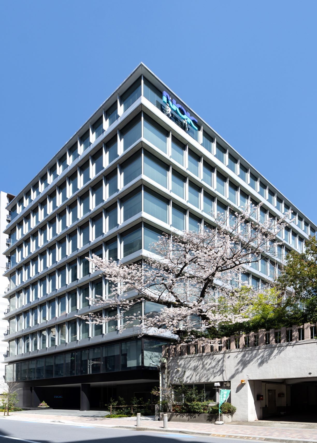 NOK 本社ビル 外観